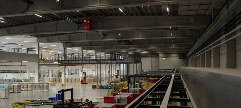 Verwerking van de palletten in het Global Distribution Center van Barry Callebaut.